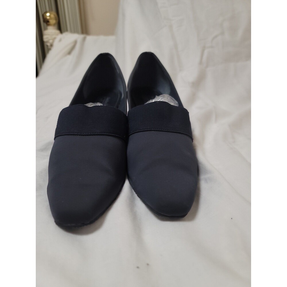 COACH AND FOUR Navy pumps
